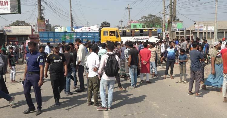 জামালপুরে শ্রমিকদের সঙ্গে বৈষম্যবিরোধী ছাত্রদের ধাওয়া-পাল্টাধাওয়া