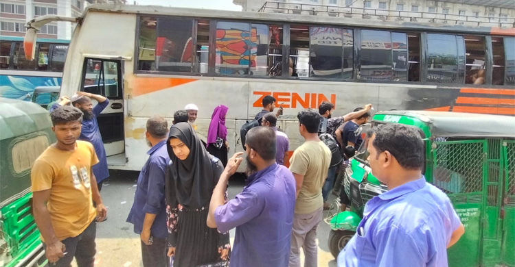 ছুটি শেষে ঢাকায় ফিরছে মানুষ, নেই যানজটের ভোগান্তি