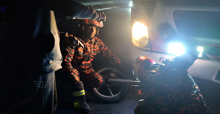 ঢাকা-মাওয়া এক্সপ্রেসওয়েতে বাসের ধাক্কায় মোটরসাইকেলচালকসহ নিহত ২