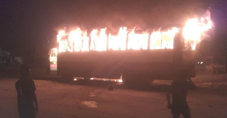 দাঁড়িয়ে থাকা বাসে হঠাৎ আগুন, রহস্যজনক বলছে পুলিশ