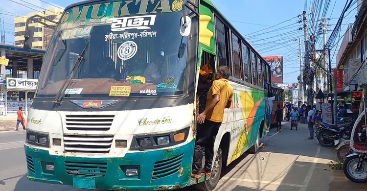 ডিসি-এসপির মধ্যস্থতায় রাজবাড়ী-ঢাকা রুটে বাস চলাচল স্বাভাবিক