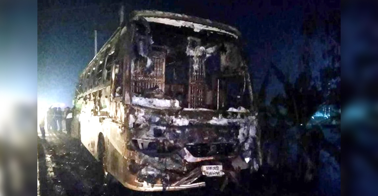 কুষ্টিয়ায় দাঁড়িয়ে থাকা বাসে আগুন