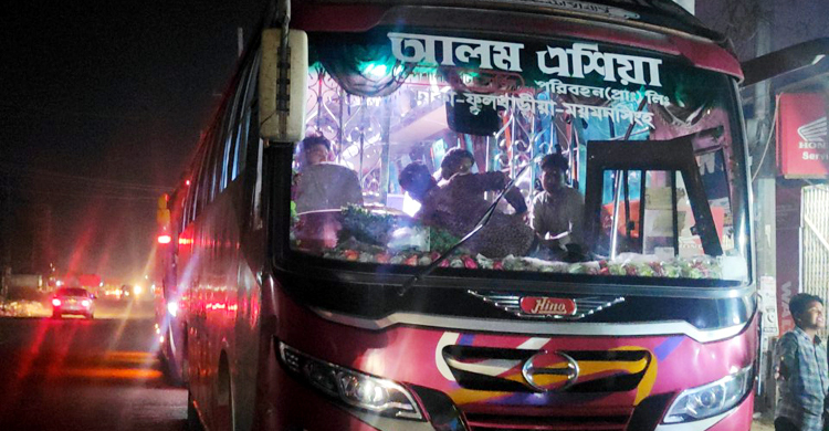 টাঙ্গাইলে শিক্ষা সফরের বাসে ডাকাতির ঘটনায় দুজন আটক