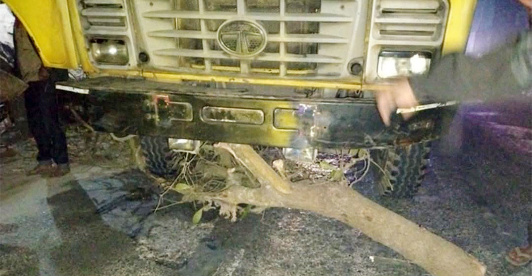 Several vehicles robbed in Pabna