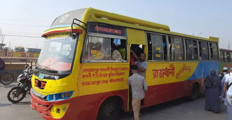 সাভারে চলন্ত বাসে ফের ডাকাতি, অস্ত্রের মুখে লুটপাট