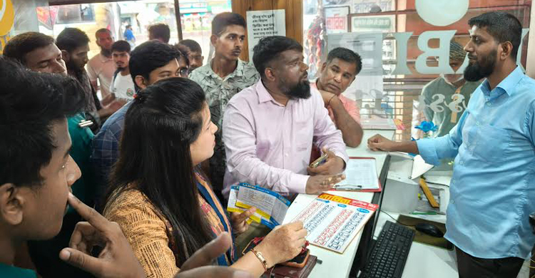 বরিশালে অতিরিক্ত ভাড়া নেওয়ায় বাসের ৩ টিকিট কাউন্টারকে জরিমানা