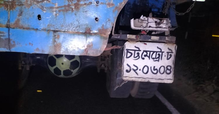 মিরসরাইয়ে দাঁড়িয়ে থাকা ট্রাকে বাসের ধাক্কা, নিহত ৩