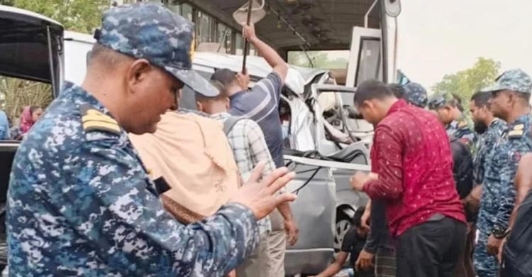 বিয়ের আনন্দ শোক হয়ে নেমে এলো সড়কে