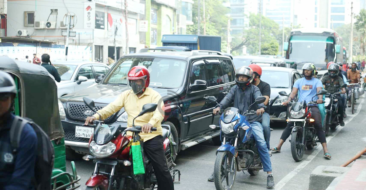 রাজধানীর সড়কে পর্যাপ্ত গণপরিবহন, ভোগান্তি নেই