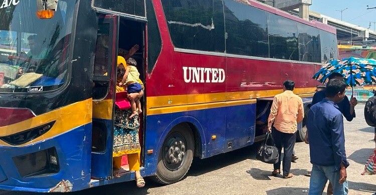 ‘ঈদ শেষে ঢাকা ফিরতে মন চায় না, কিন্তু কর্মের কারণে আসতেই হয়’