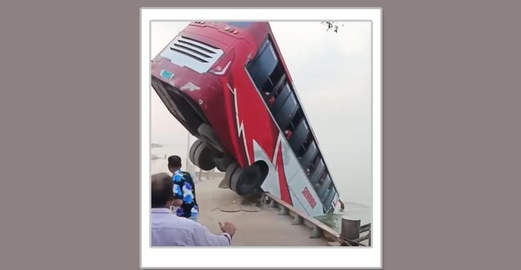 পদ্মায় বাসডুবির ঘটনায় নারীর মরদেহ উদ্ধার