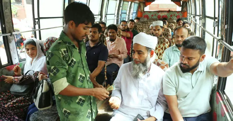জ্বালানি তেলের দাম বাড়ার পরিপ্রেক্ষিতে বাসভাড়া বেড়েছে/ছবি জাগো নিউজ