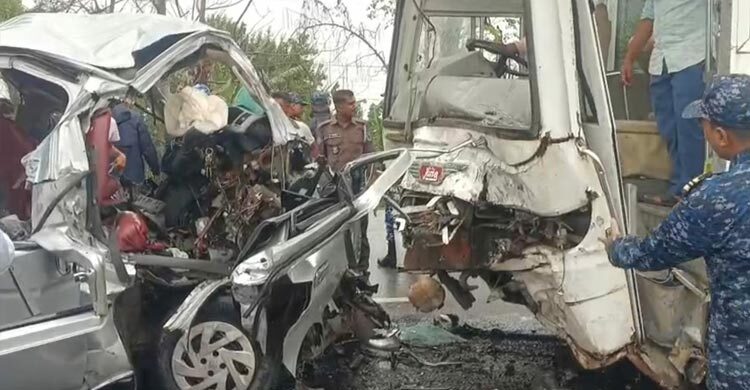 বাগেরহাটে সড়ক দুর্ঘটনায় নিহত বেড়ে ১৩