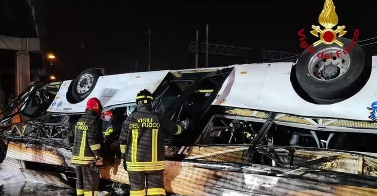21 dead as Venice bus plunges from bridge