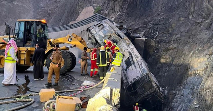 20 Umrah pilgrims killed in bus crash in Saudi Arabia