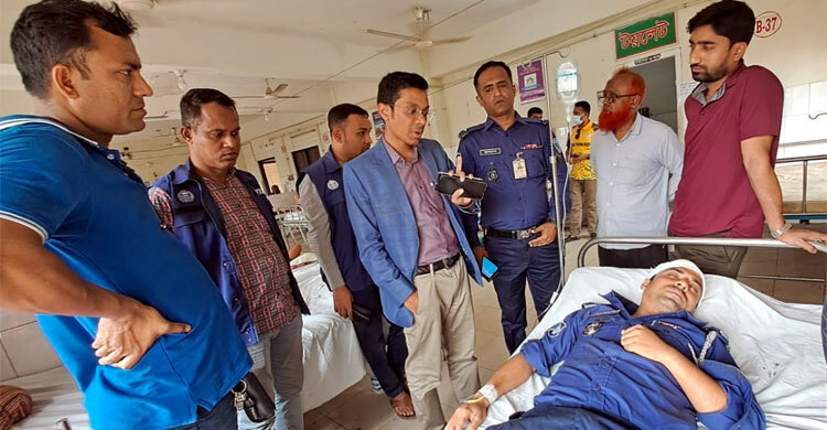 কুমিল্লায় ভ্রাম্যমাণ আদালতের অভিযানে হামলা, পুলিশসহ আহত ২