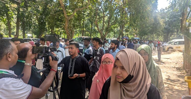 চাকসুর ভোটগ্রহণ শেষ, চলছে গণনার প্রস্তুতি