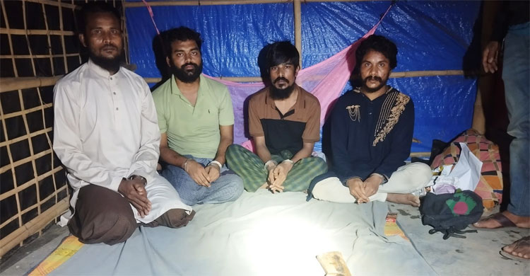 আরসার শীর্ষ কমান্ডারসহ ৪ রোহিঙ্গা গ্রেফতার, অস্ত্র জব্দ