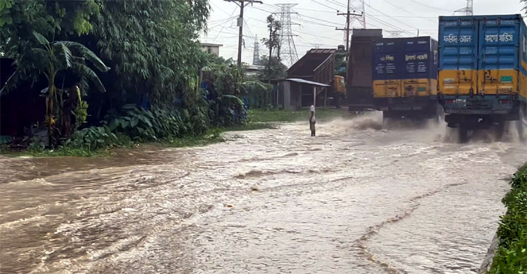 বৃষ্টি ও পাহাড়ি ঢলে পানির নিচে ঢাকা-চট্টগ্রাম মহাসড়ক
