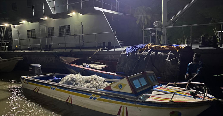 মেঘনায় নিষেধাজ্ঞা না মেনে ইলিশ ধরায় দুই জেলের কারাদণ্ড