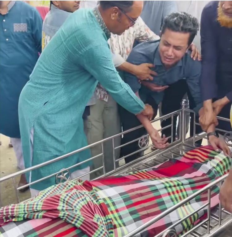 মায়ের হাতে রান্না করা গরুর মাংস খাওয়া হলো না মনিরুলের