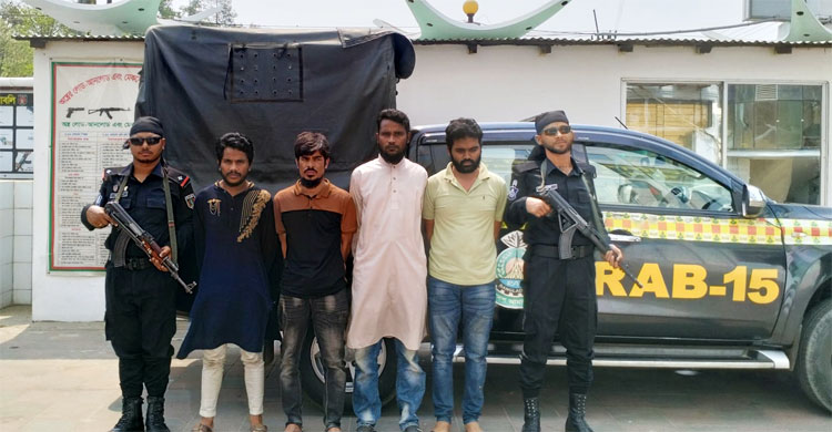 আরসার শীর্ষ কমান্ডারসহ ৪ রোহিঙ্গা গ্রেফতার, অস্ত্র জব্দ