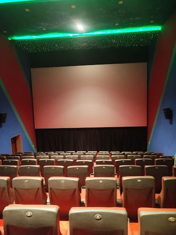 অনুমোদন নেই, তবুও চলছে সিনেমা প্রদর্শনী