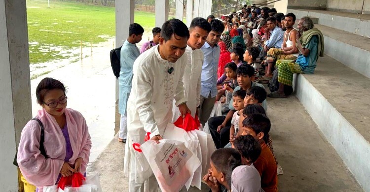 ছাত্রদল নেতার উদ্যোগে শতাধিক ছিন্নমূল মানুষের মাঝে ঈদ উপহার বিতরণ