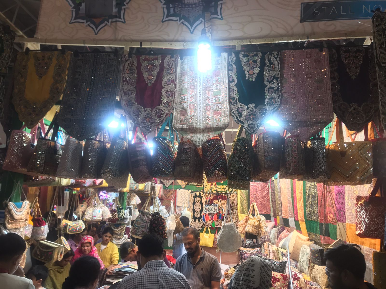 এবারের বাণিজ্য মেলায় যা পাওয়া যাচ্ছে