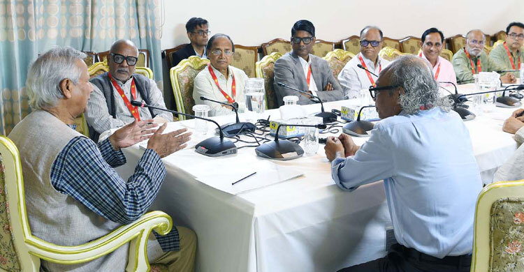 Yunus emphasises critical role of independent journalism