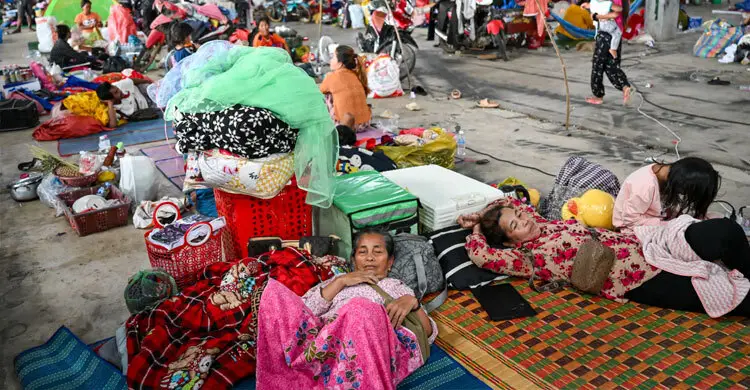 কম্বোডিয়ায় পাঁচ লাখের বেশি মানুষ বাস্তুচ্যুত