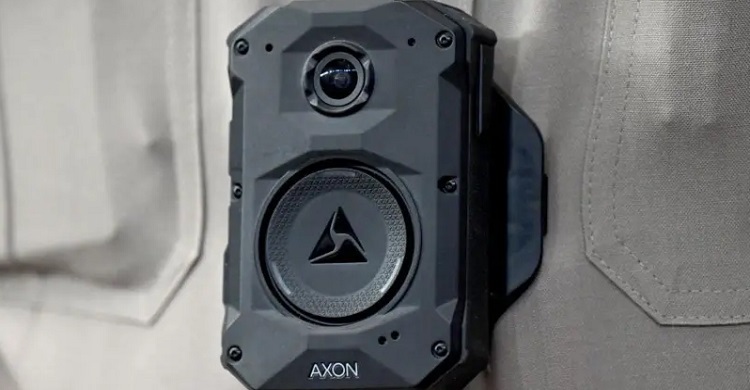 ‘‌‌লাগেজ চুরি’ ঠেকাতে কর্মীদের বডি ওর্ন ক্যামেরা দিলো বিমান