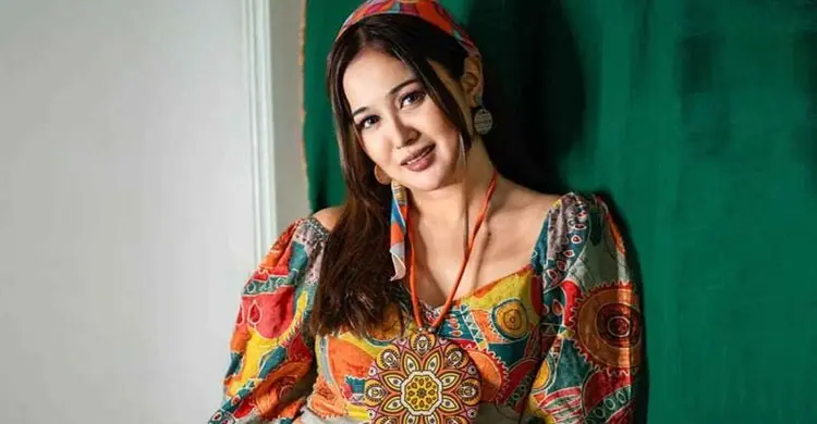 চেয়ারে বসলেই কি মানুষের বুদ্ধি-বিবেক লোপ পায়?: অভিনেত্রী চমক