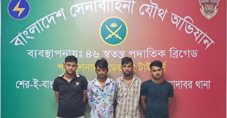 জেনেভা ক্যাম্পে যৌথ অভিযান, পিস্তল-মাদকসহ গ্রেফতার ৪