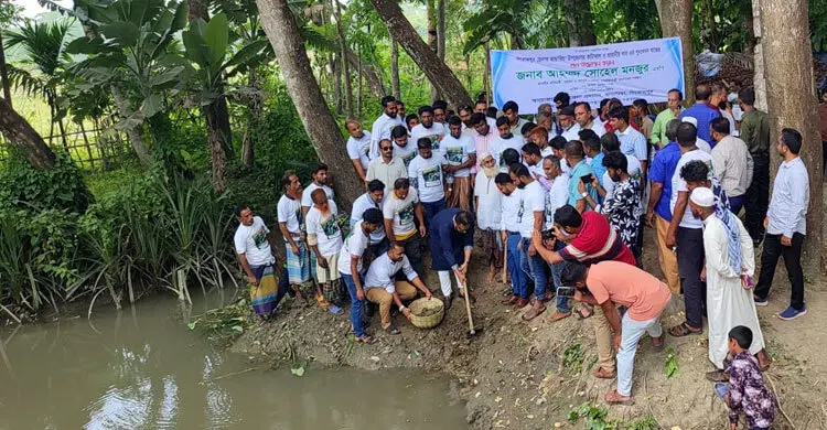 খাল পুনঃখনন শেষে সরকারি কোষাগারে ১৪ লাখ টাকা ফেরত দিলেন ইউএনও