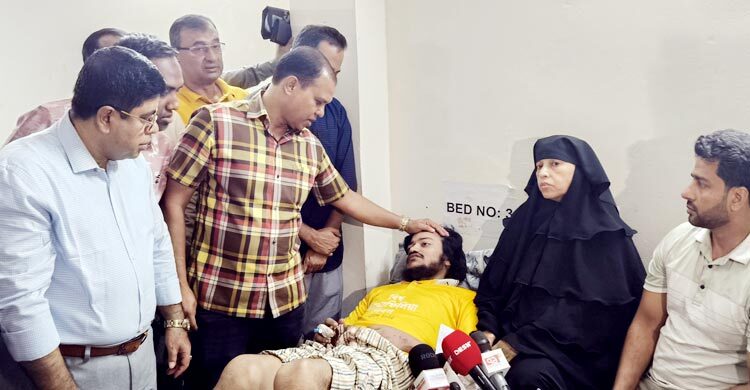 ক্যানসারে আক্রান্ত মা ও পঙ্গু ছেলের পাশে তারেক রহমান