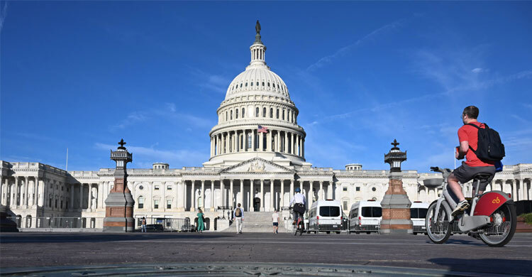 মার্কিন সরকারে শাটডাউন চলছে, এখন কী হতে পারে?