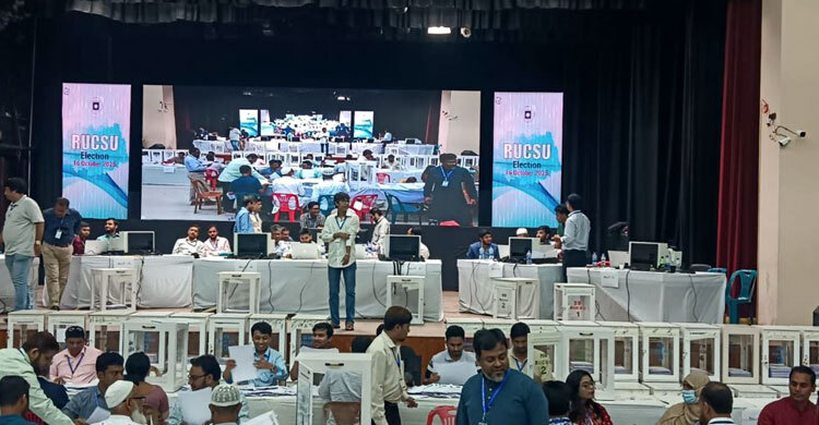সব হলের ভোট গণনা শেষ, অপেক্ষা চূড়ান্ত ফলাফলের