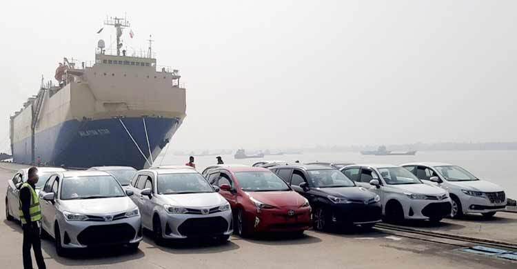 শুল্ক জটিলতায় মোংলা বন্দরে আটকা ২০ অ্যাম্বুলেন্স