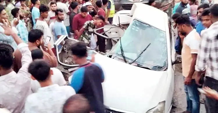 কুমিল্লায় বাসের ধাক্কায় একই পরিবারের চারজনসহ নিহত ৫