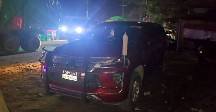 গরু কিনতে সরকারি গাড়ি নিয়ে হাটে ইউএনও