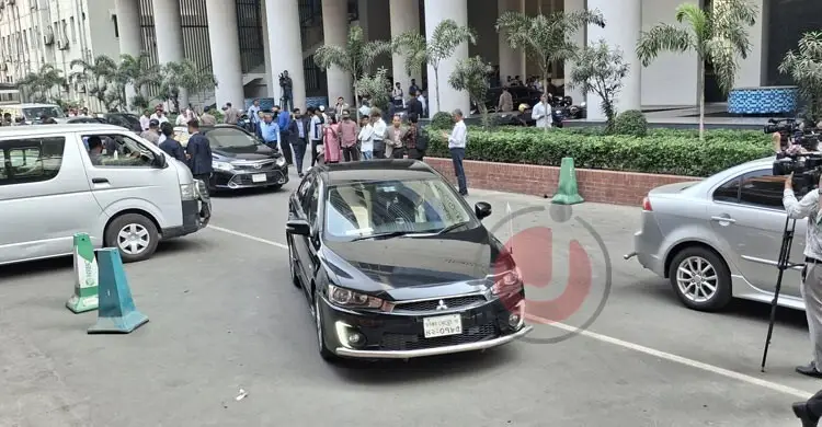 নতুন মন্ত্রীদের জন্য ৫০ গাড়ি গেলো সংসদ ভবনে