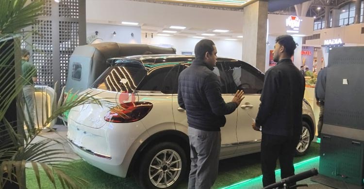 বাণিজ্যমেলায় নজর কেড়েছে আকিজ ভেঞ্চার্সের ইলেকট্রিক কার 