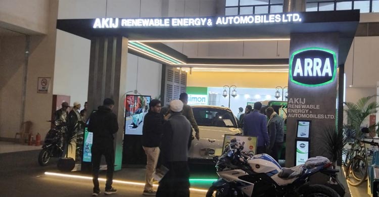 বাণিজ্যমেলায় নজর কেড়েছে আকিজ ভেঞ্চার্সের ইলেকট্রিক কার 