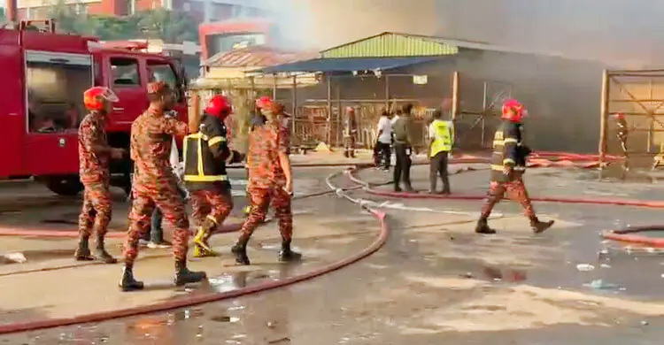 কার্গো ভিলেজে আগুনের ঘটনা তদন্তে ফায়ার সার্ভিসের ৫ সদস্যের কমিটি