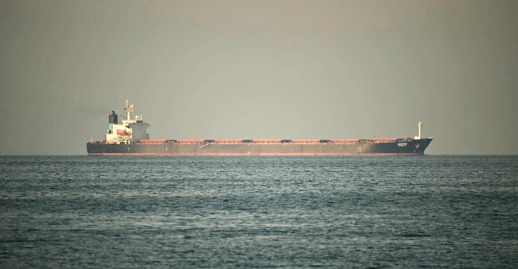 হরমুজ প্রণালি দিয়ে কিছু দেশের জাহাজ যেতে পারবে, নিশ্চিত করলো ইরান