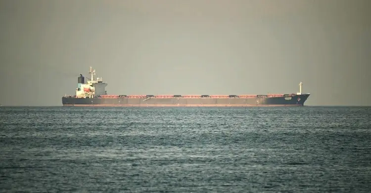 যুক্তরাষ্ট্র-ইসরায়েলের সঙ্গে ‘সম্পর্কহীন’ জাহাজের জন্য হরমুজ খোলা