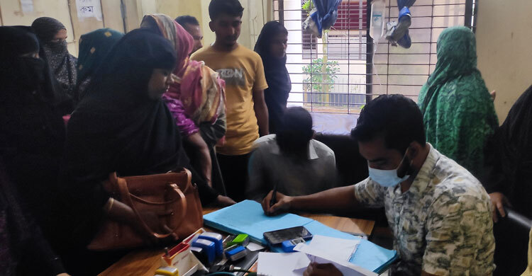 এক বিড়ালের কামড়ে শিশুসহ আহত ৩