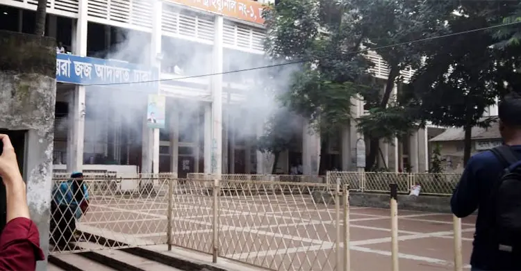 আদালতে ককটেল হামলার মূল পরিকল্পনাকারী ‌‘বোমা মাওলানা’ গ্রেফতার