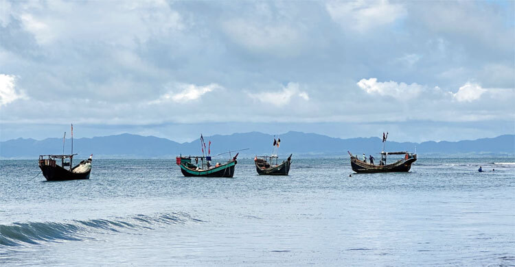 সাগর থেকে চার জেলেকে ধরে নিয়ে গেলো আরাকান আর্মি